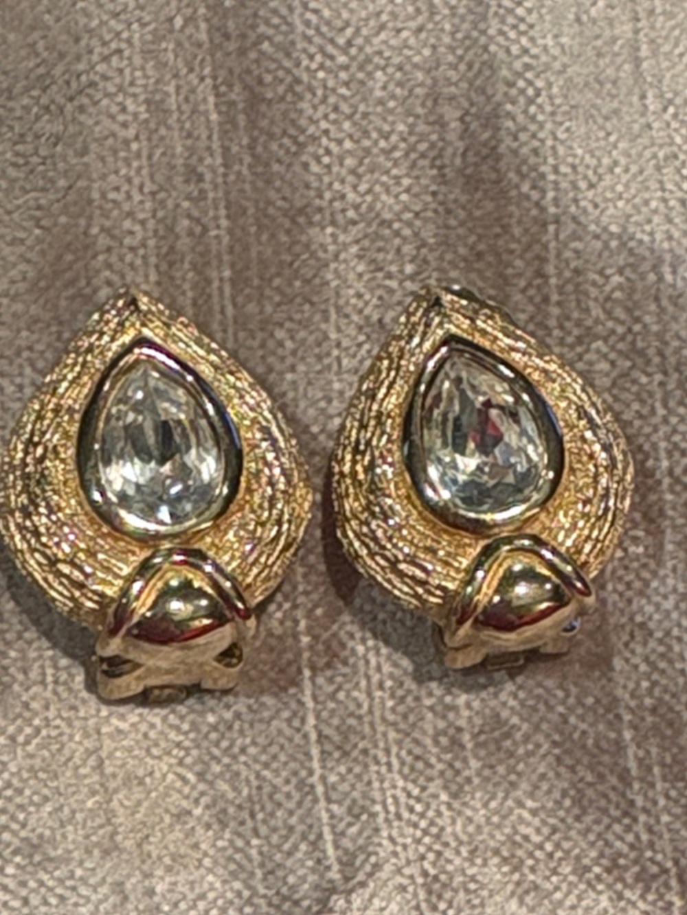 Dior Vintage 80’s Dior Gold-tone Teardrop Crystal Clip Earrings - Picture 6 of 8